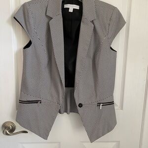 Women's Black and White Sleeveless Jacket